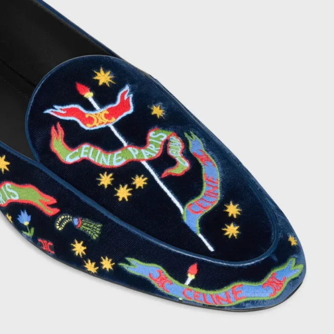 Mocassins Aura en velours brodé style universitaire Mocassins Aura en velours brodé style universitaire