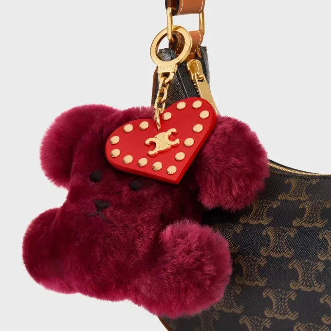 Pendentif Triomphe Pom-Pom en peau de mouton brodée et cuir de veau Pendentif Triomphe Pom-Pom en peau de mouton brodée et cuir de veau