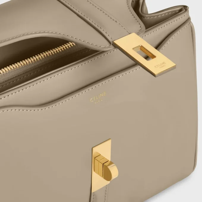 Petit sac 16 en cuir de veau satiné Petit sac 16 en cuir de veau satiné