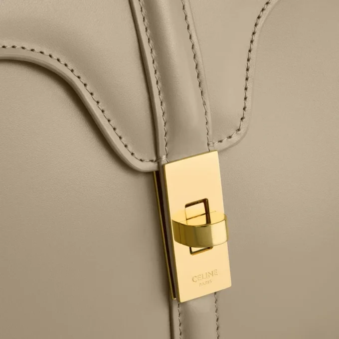 Petit sac 16 en cuir de veau satiné Petit sac 16 en cuir de veau satiné
