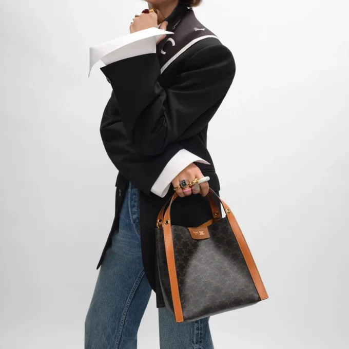 Petit sac cube en Triomphe Canvas et cuir de veau naturel
