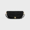 Petit sac demi-lune Soft Triomphe en raphia et cuir d’agneau Petit sac demi-lune Soft Triomphe en raphia et cuir d’agneau