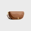 Petit sac Halfmoon Soft Triomphe en cuir d’agneau souple et brillant Petit sac Halfmoon Soft Triomphe en cuir d’agneau souple et brillant