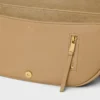 Petit sac Halfmoon Soft Triomphe en cuir d’agneau souple et brillant Petit sac Halfmoon Soft Triomphe en cuir d’agneau souple et brillant