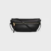 Petit sac Halfmoon Soft Triomphe en cuir d’agneau souple et brillant Petit sac Halfmoon Soft Triomphe en cuir d’agneau souple et brillant