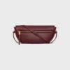 Petit sac Halfmoon Soft Triomphe en cuir d’agneau souple et brillant Petit sac Halfmoon Soft Triomphe en cuir d’agneau souple et brillant