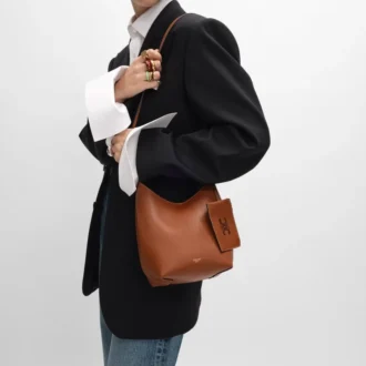 Petit sac hobo en cuir de veau souple et lisse