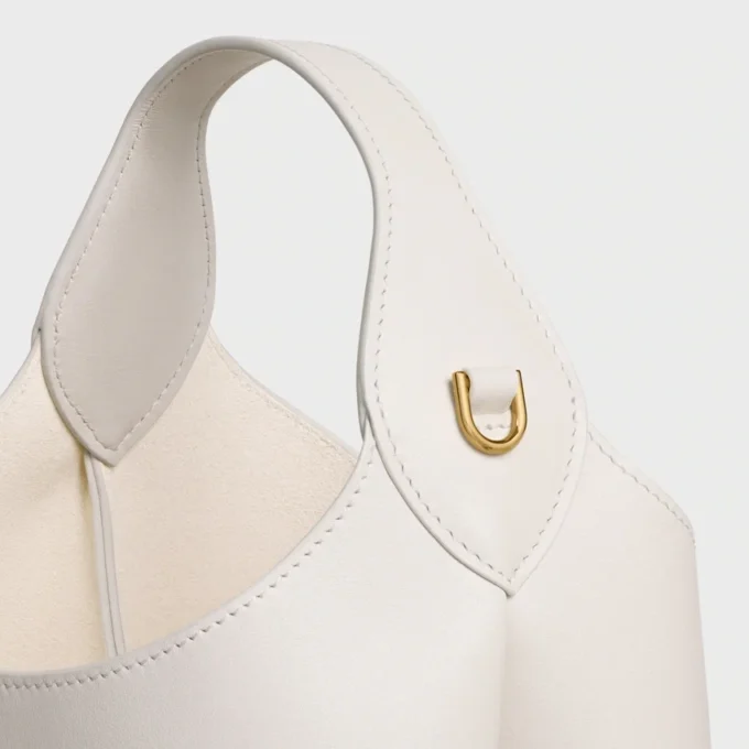 Petit sac hobo en cuir de veau souple et lisse