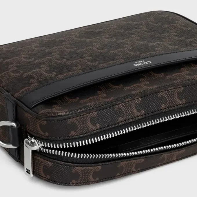 Petit sac messager en Triomphe Canvas et cuir de veau Petit sac messager en Triomphe Canvas et cuir de veau