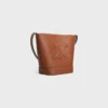 Petit sac seau Cuir Triomphe en cuir de veau lisse