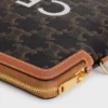 Petite pochette avec bandoulière Cuir Triomphe en Triomphe Canvas avec imprimé CELINE Petite pochette avec bandoulière Cuir Triomphe en Triomphe Canvas avec imprimé CELINE