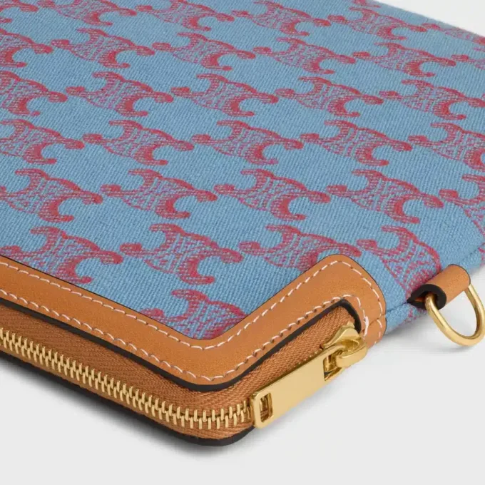 Petite pochette à bandoulière Cuir Triomphe en textile avec motif Triomphe sur toute la surface Petite pochette à bandoulière Cuir Triomphe en textile avec motif Triomphe sur toute la surface