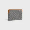 Petite pochette à bandoulière en Cuir Triomphe avec motif Jacquard Triomphe sur toute la surface
