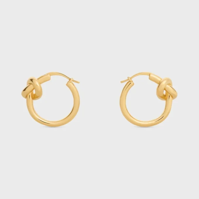 Petites créoles Knot en laiton avec finition dorée Petites créoles Knot en laiton avec finition dorée