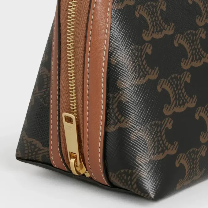 Pochette à chaîne en Triomphe Canvas et cuir d’agneau Pochette à chaîne en Triomphe Canvas et cuir d’agneau