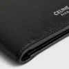 Porte-cartes à deux volets en cuir de veau grainé Porte-cartes à deux volets en cuir de veau grainé