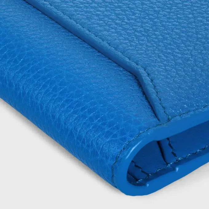 Porte-cartes vertical en cuir de veau grainé Porte-cartes vertical en cuir de veau grainé
