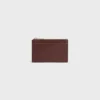 Porte-cartes zippé en cuir de veau satiné avec motif Triomphe en relief Porte-cartes zippé en cuir de veau satiné avec motif Triomphe en relief