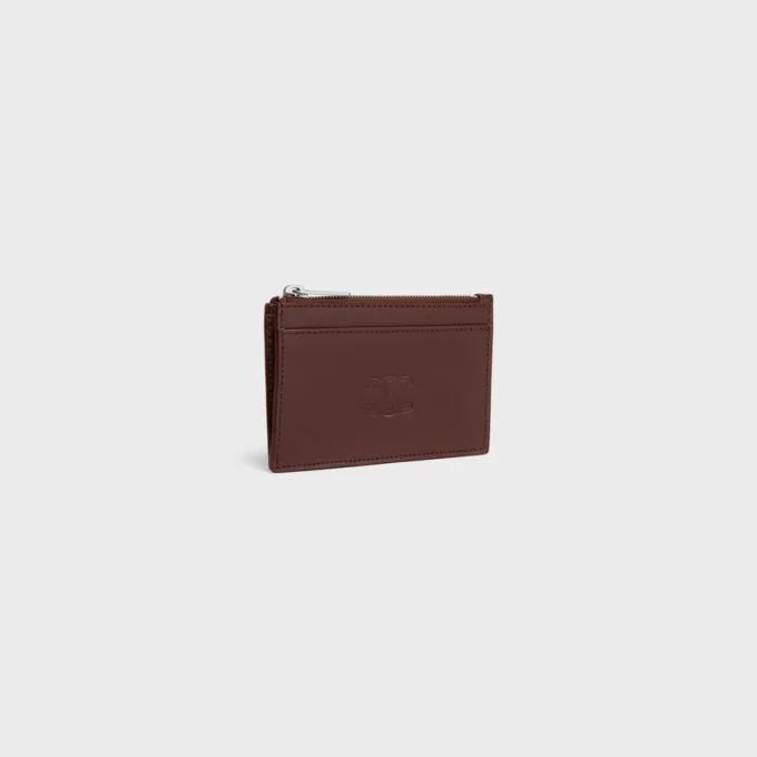 Porte-cartes zippé en cuir de veau satiné avec motif Triomphe en relief Porte-cartes zippé en cuir de veau satiné avec motif Triomphe en relief
