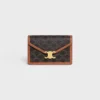 Portefeuille à chaîne Margo en Triomphe Canvas et cuir de veau Portefeuille à chaîne Margo en Triomphe Canvas et cuir de veau