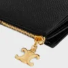Portefeuille compact Triomphe Charms en cuir de veau grainé Portefeuille compact Triomphe Charms en cuir de veau grainé