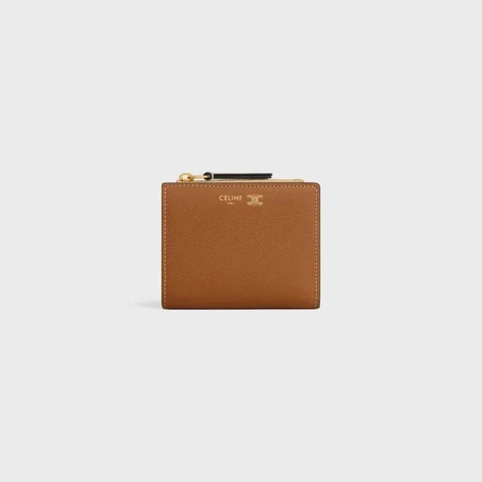 Portefeuille compact Triomphe Stamp en cuir de veau grainé souple Portefeuille compact Triomphe Stamp en cuir de veau grainé souple