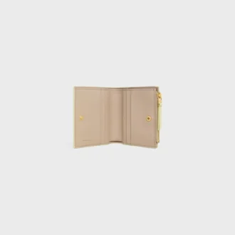 Portefeuille compact Triomphe Stamp en cuir de veau grainé souple