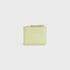 Portefeuille compact Triomphe Stamp en cuir de veau grainé souple