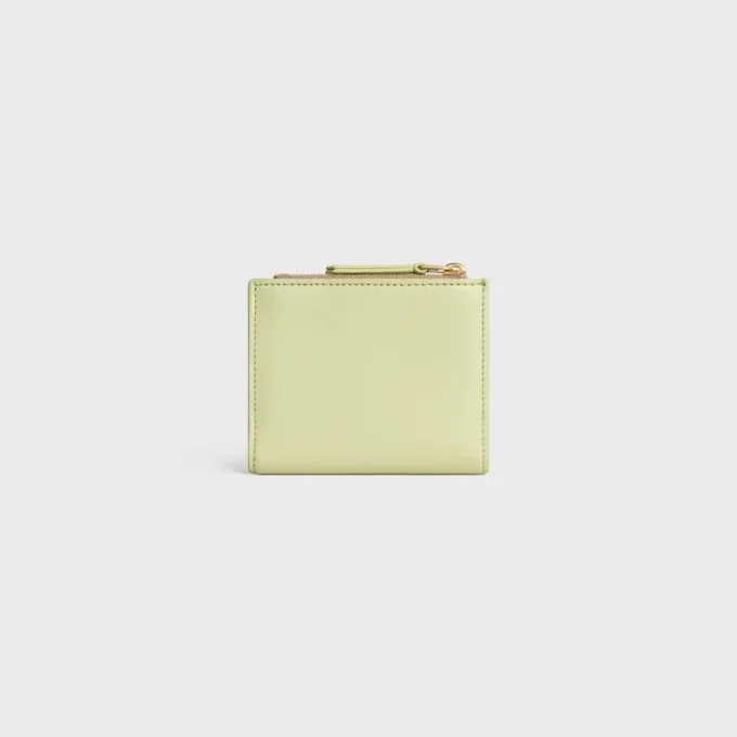 Portefeuille compact Triomphe Stamp en cuir de veau grainé souple