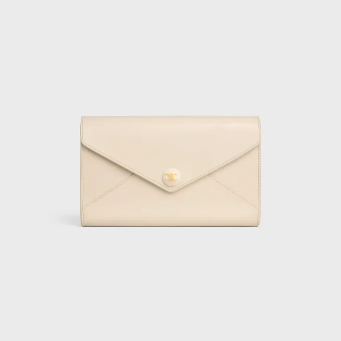 Portefeuille enveloppe à chaîne en cuir de veau brillant Portefeuille enveloppe à chaîne en cuir de veau brillant
