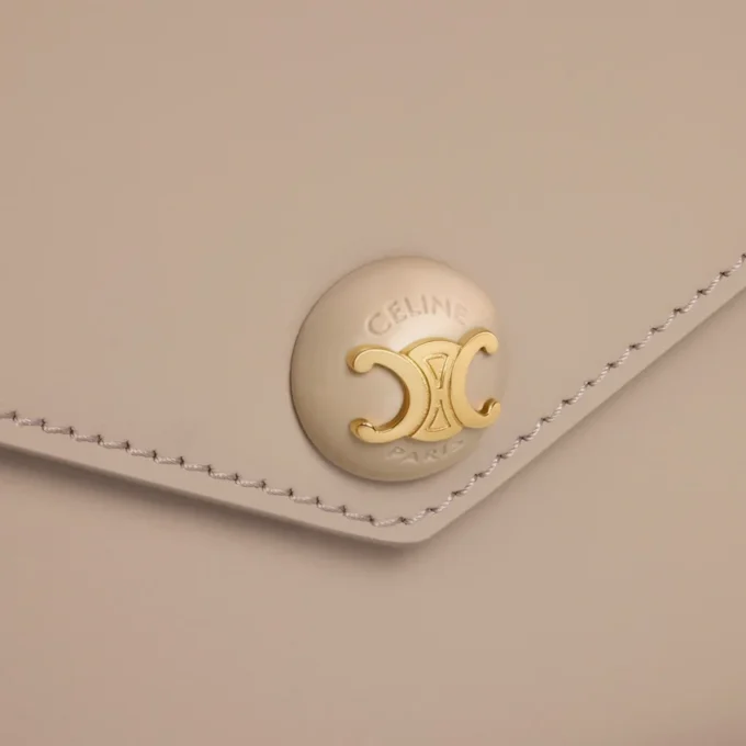 Portefeuille enveloppe à chaîne en cuir de veau brillant Portefeuille enveloppe à chaîne en cuir de veau brillant
