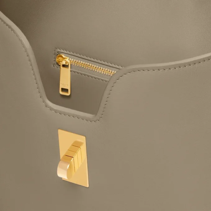 Sac Camille 16 Soft de taille moyenne en cuir de veau lisse