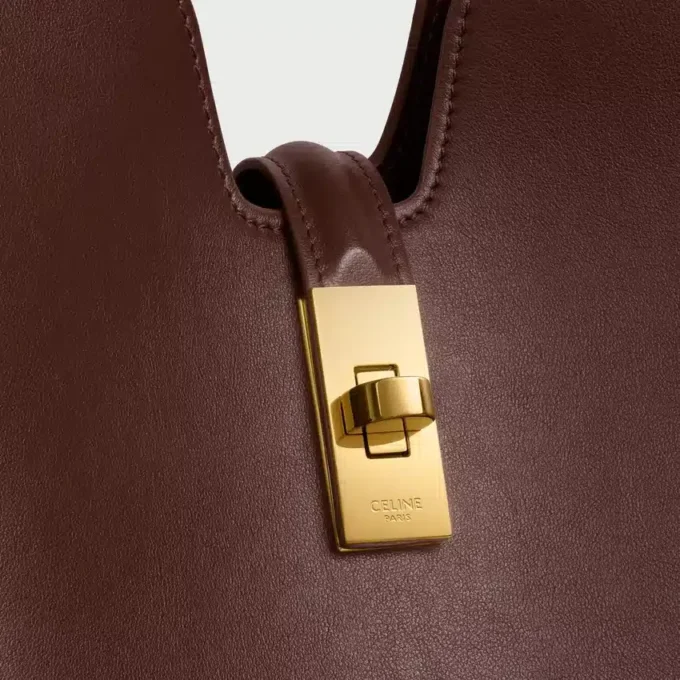 Sac Camille 16 Soft de taille moyenne en cuir de veau lisse