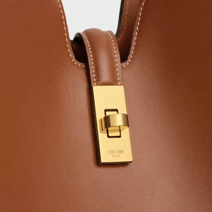 Sac Camille 16 Soft de taille moyenne en cuir de veau lisse