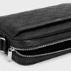 Sac messager moyen en cuir de veau avec motif Triomphe en relief