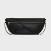 Sac Triomphe Halfmoon en cuir d’agneau souple et brillant Sac Triomphe Halfmoon en cuir d’agneau souple et brillant